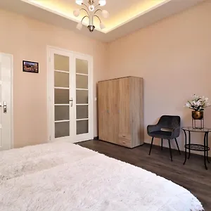 King Charles Residences Apartamento