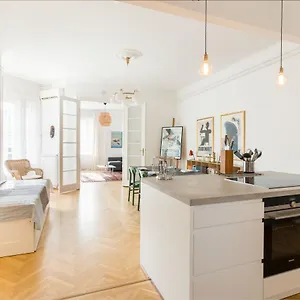  Apartment Klauzal W/3 Bedrooms, French Balcony