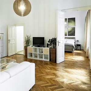  Apartment Heart Of The City, Entire Very Big