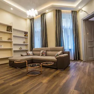  Apartment Fashion Street