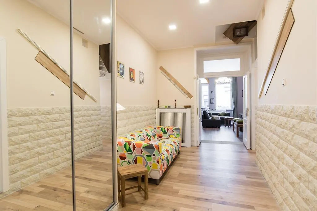 Downtown Synagogue Apartment Budapest 0*,